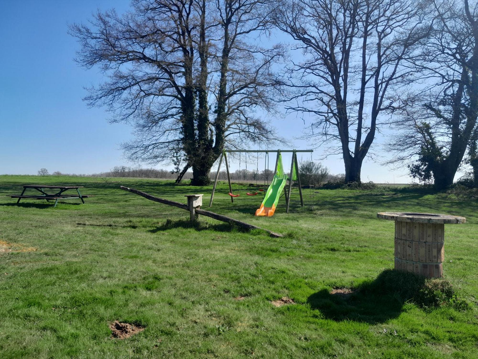 Gites A L'Ombre Des Chenes Châteauvieux Exterior foto