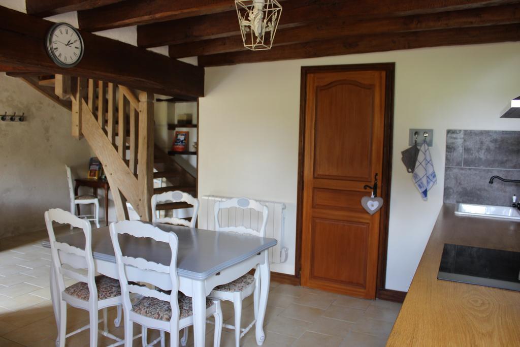Gites A L'Ombre Des Chenes Châteauvieux Habitación foto