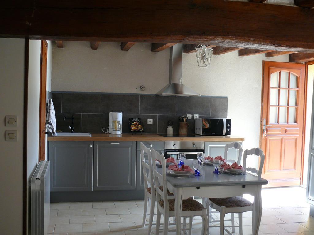 Gites A L'Ombre Des Chenes Châteauvieux Habitación foto