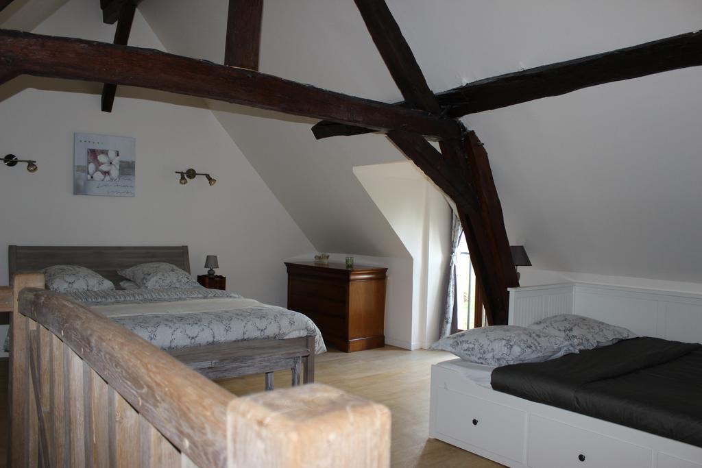 Gites A L'Ombre Des Chenes Châteauvieux Habitación foto